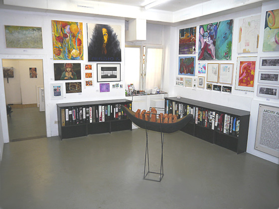 artclub -Ausstellungsraum mit aktivem Künstlerarchiv - Foto: Parzival 2008