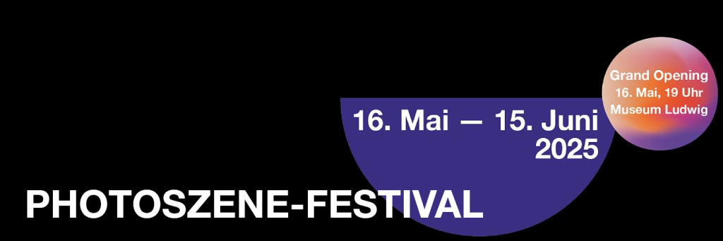 Vom 16. Mai – 15. Juni 2025 findet das Photoszene-Festival im gesamten Kölner Stadtgebiet statt und feiert das fotografische Medium in all seiner Vielseitigkeit.
Das Eröffnungswochenende beginnt mit einer feierlichen Eröffnung im Museum Ludwig am Freitag, den 16. Mai um 19 Uhr zusammen mit allen ausstellenden Künstler:innen, Kurator:innen und Kollektiven. Alle sind herzlich willkommen! Save the Date!