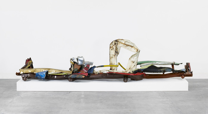 John Chamberlain
Gondola Charles Olson, 1982, bemalter und chromierter Stahl, 120 x 521 x 114.5 cm